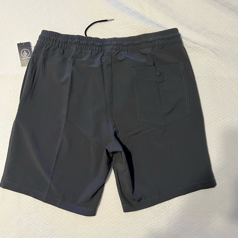 Men’s Large Volcom shorts. Gray. NWT